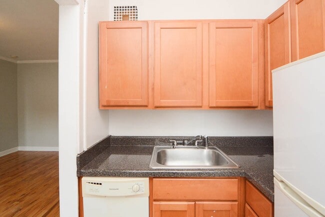 Photo - 744 W Belmont Ave Unidad 614