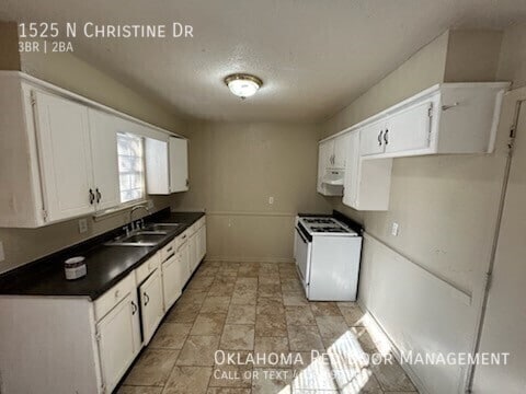 Photo - 1525 N Christine Dr