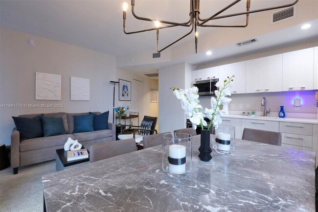 Photo - 55 SW 9th St Unidad 1808