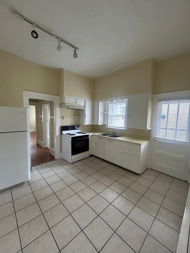 Photo - 405 W Pine St Unit 405 West Pine St.