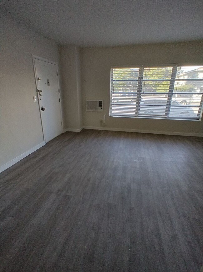Photo - 1000 E Ponce De Leon Blvd