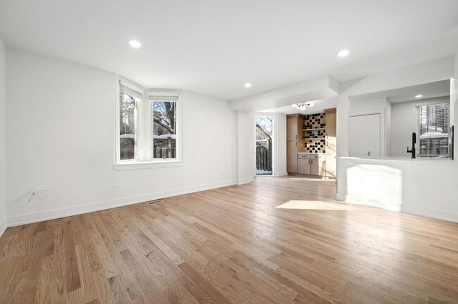 Photo - 2069 N Larrabee St