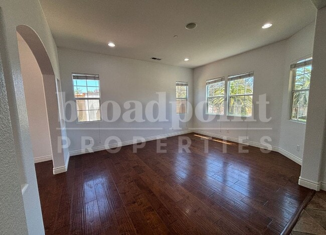Photo - 637 Oak Glade Dr