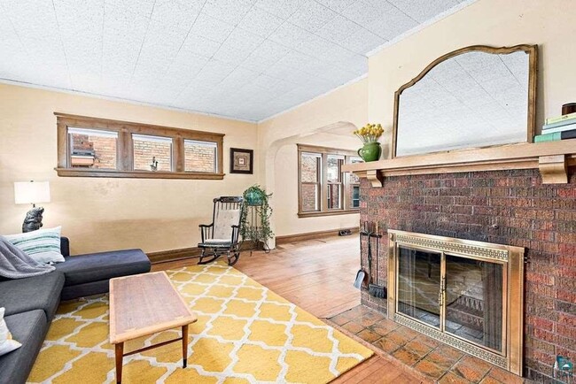 Available For A July/August 1st - 3 Bedroo... - Available For A July/August 1st - 3 Bedroo... House