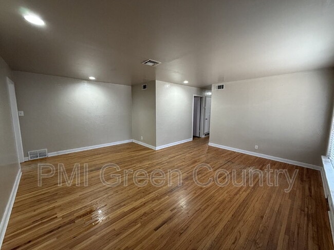 Photo - 1127 E 53rd Pl