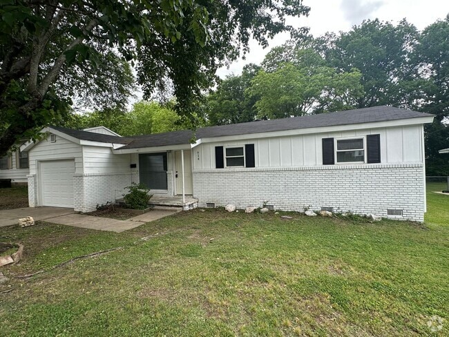 Building Photo - 614 Westbrook St Rental