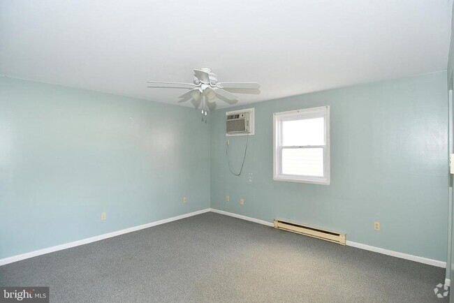 Building Photo - 168 S Washington St Unit 101 Rental