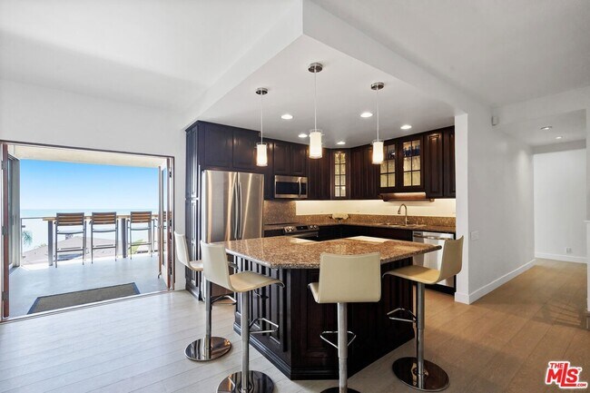 18101 Coastline Dr
