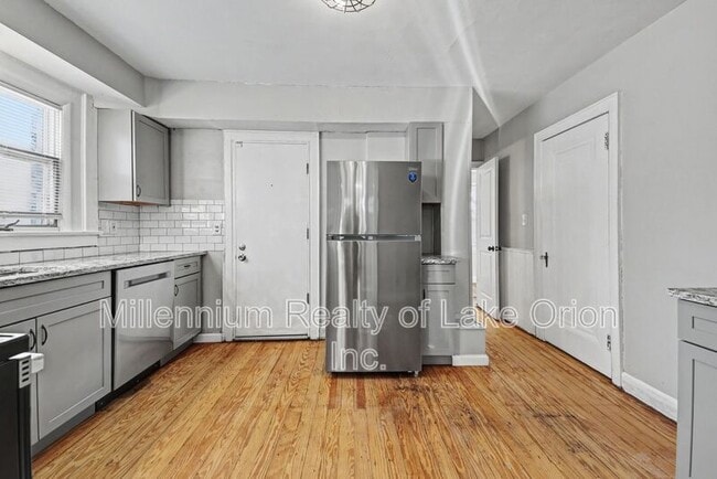 Photo - 419 W Iroquois Rd