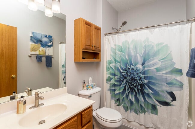 2BR, 2BA - 1,079 SF