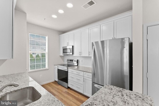Building Photo - 42470 Pennyroyal Sq Unit 204