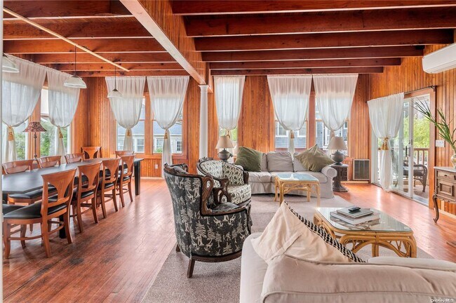 Photo - 300 Cottage Walk