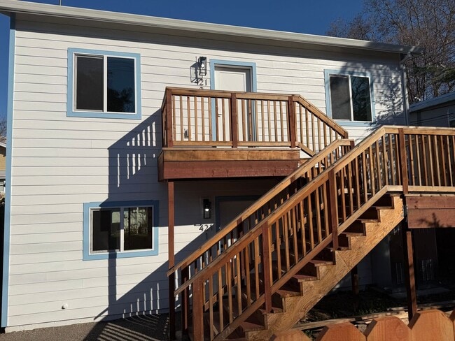 Building Photo - New 600 Sqft. 2 Bedroom 1 Bath Condo in Downtown Sacramento