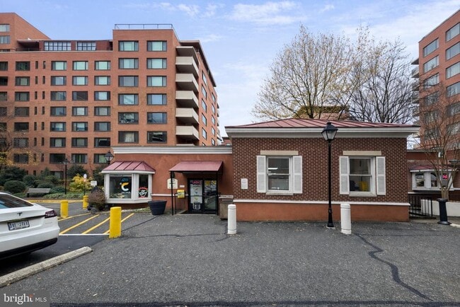 Photo - 1121 Arlington Blvd Unidad 703