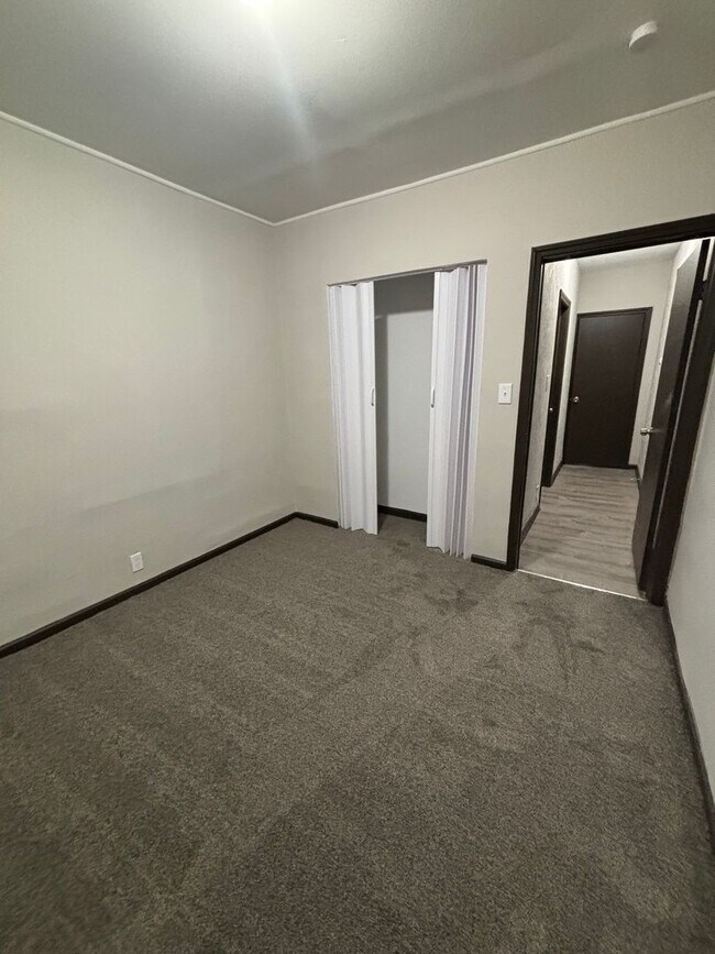 Photo - 86th,W.3285 Unit Down