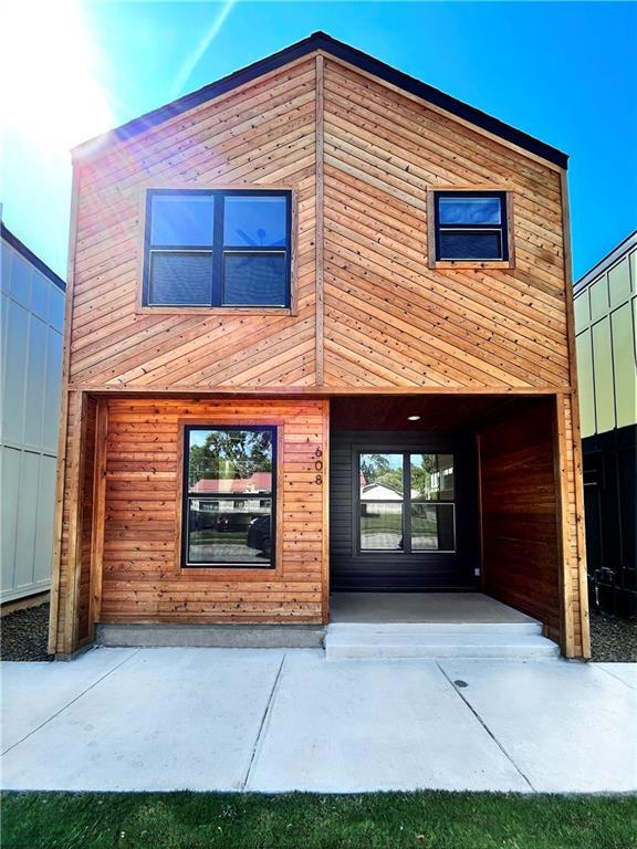 Photo - 608 N 6th St