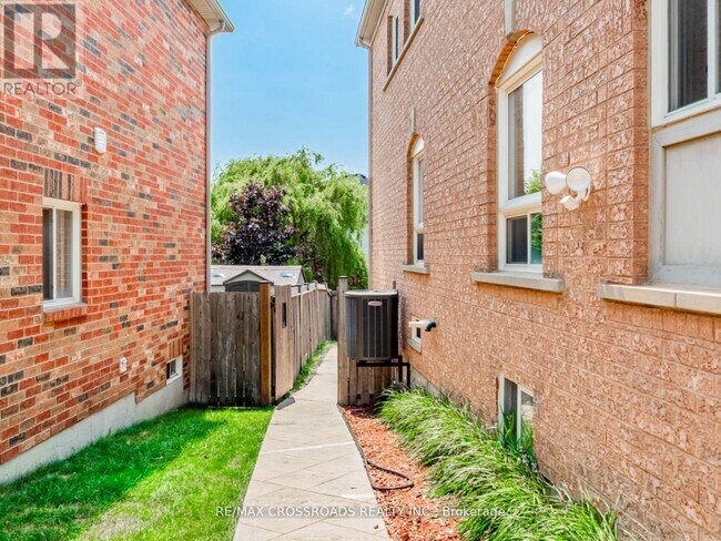 Photo - 1373 Wallig Ave