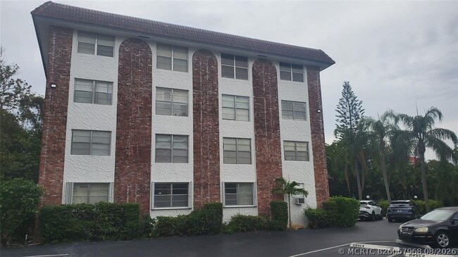 Photo - 3910 Crystal Lake Dr Unit 403