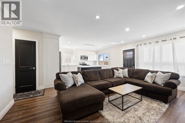 Photo - 960 Janette Av