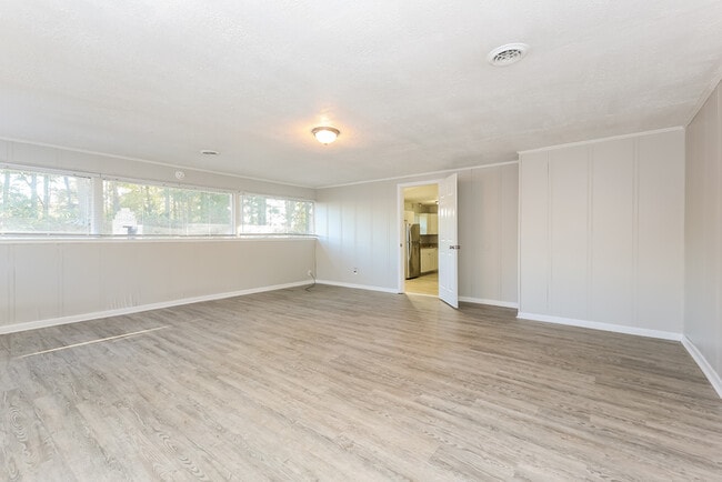 Photo - 122 Winterhaven Rd