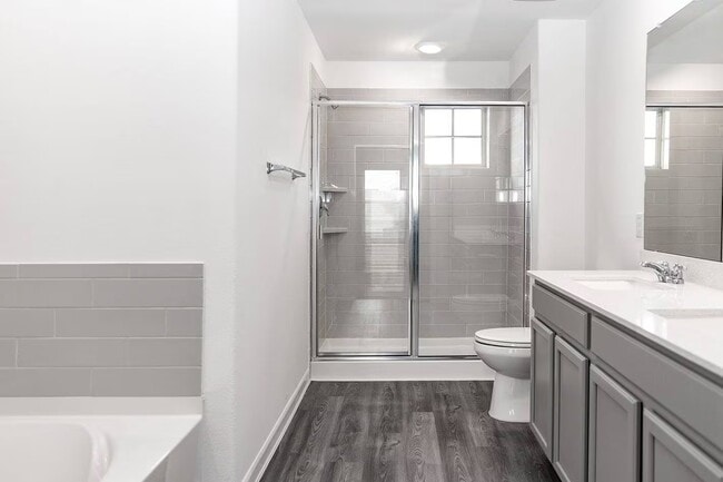 Photo - Now Offering Up to 6 Weeks Free Rent! Unit EATL