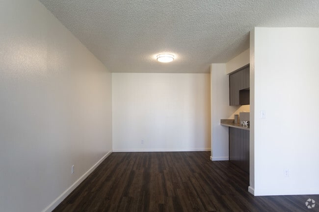 3BR,2BA-970SF