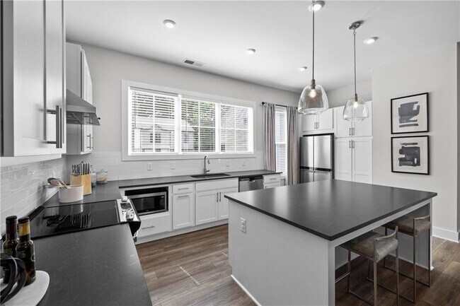 Photo - 1336 Breezy St SE