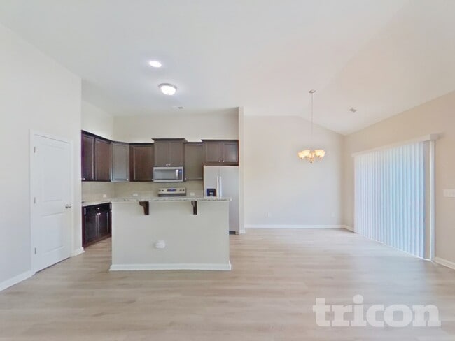 Photo - 122 Greenbank Dr