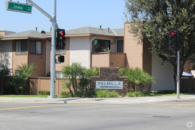 Building Photo - Coming Soon! 1/1 in Gated Community close ... Rental