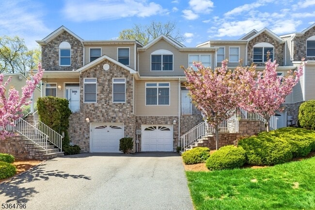 Photo - 28 Pinfold Ct Townhome