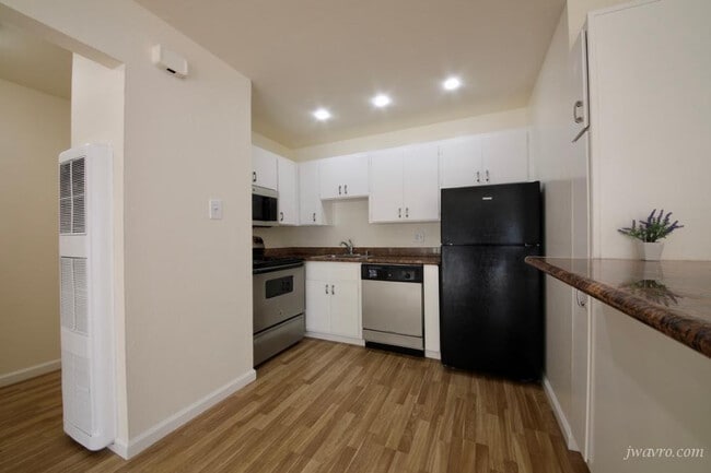 Building Photo - 1915 Greenwich St Unit 5