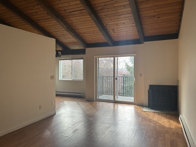 Photo - 15280 Macadam Rd S