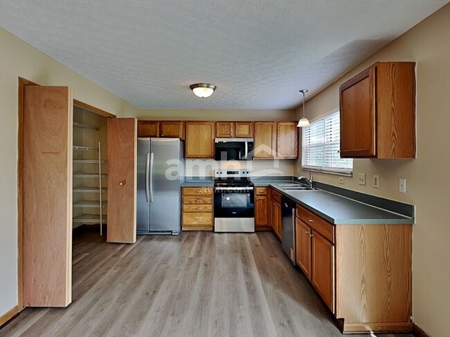 Photo - 172 Steiger Ct