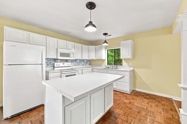 Photo - 322 Whispering Oaks Dr