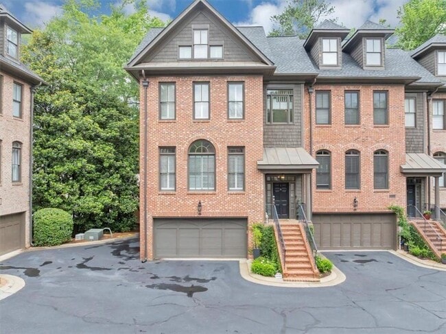 Building Photo - 4222 Rickenbacker Dr NE