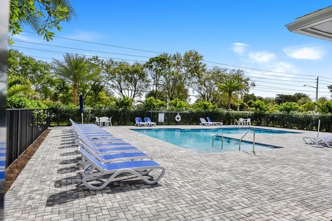 Photo - 4531 Hollister Ave