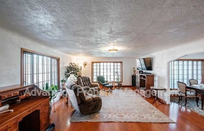 Photo - 2148 Main St