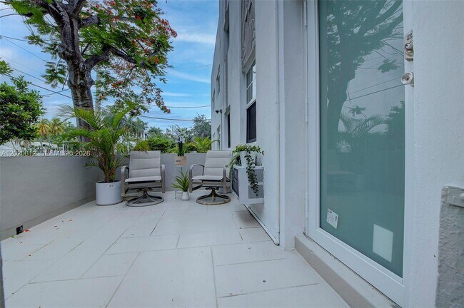 Photo - 2463 Pine Tree Dr Unit 3