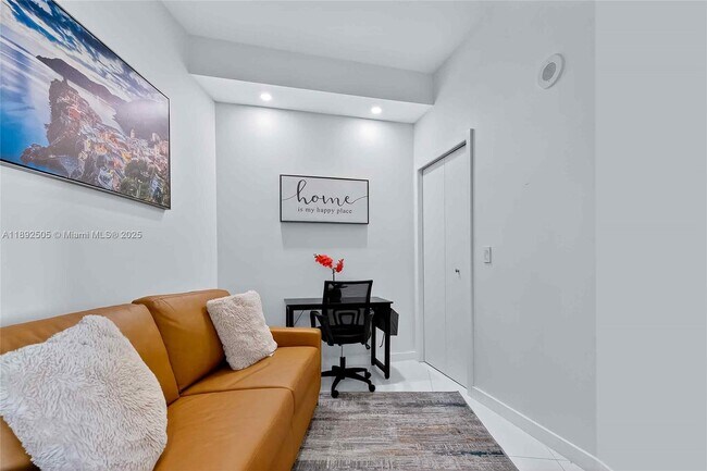Photo - 851 NE 1st Ave Unidad 1603