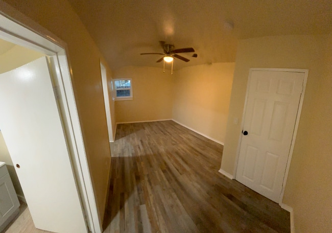 Photo - 1129 E 103rd St