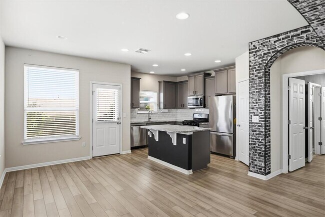 Photo - 6400 Mary Lewis Dr