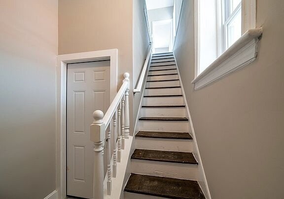 Photo - "Charming 3-Bedroom Haven with Elegant Gra...