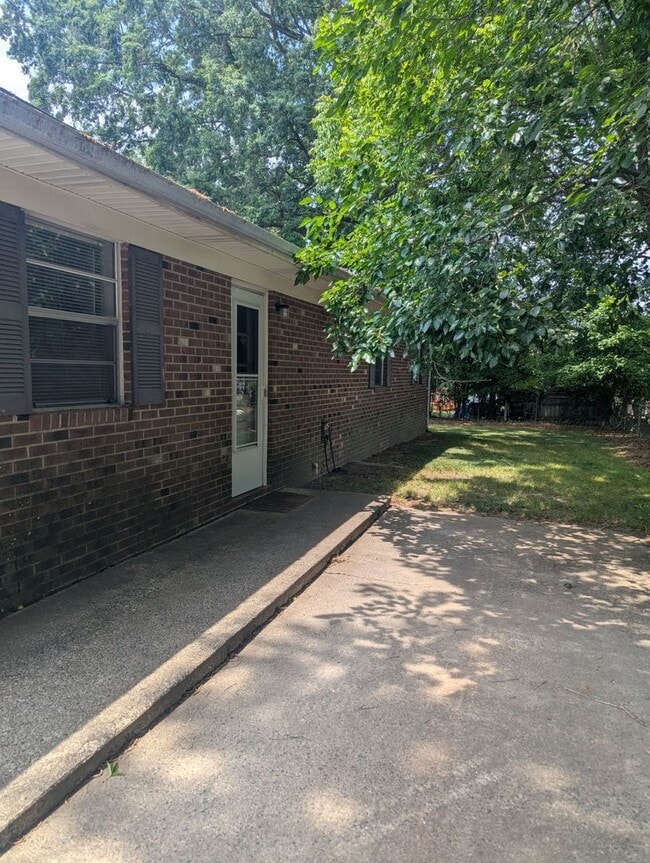 Photo - 215 N Graham St Unit Apt B