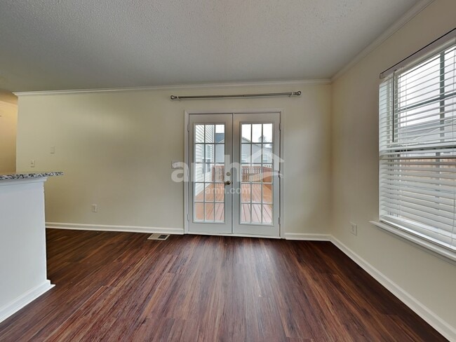 Photo - 109 Saddlemount Ln