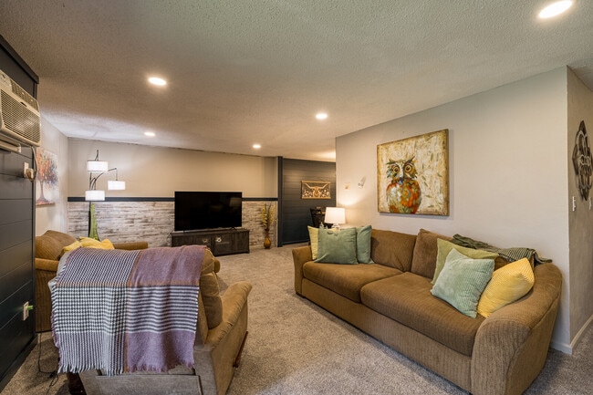 Photo - 4400 S Poplar St Unit #208