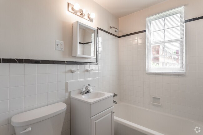 1BR,1BA,-650SF