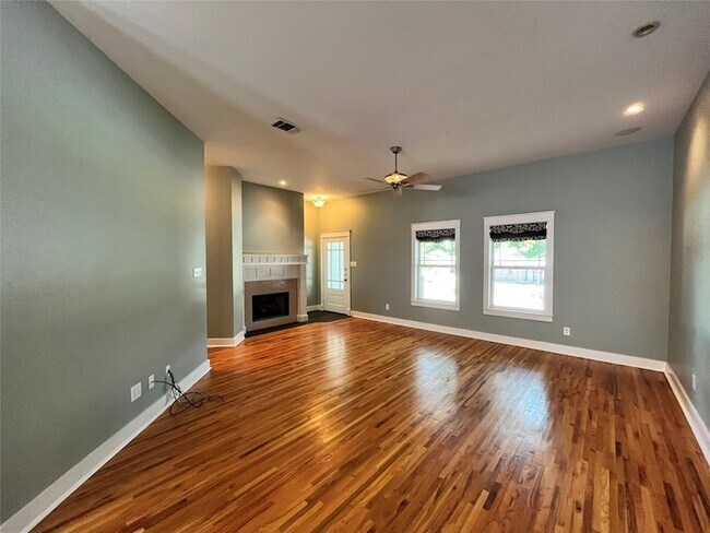 Photo - 709 Roberts St
