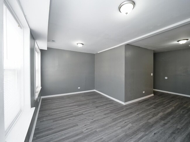 Photo - 346 N Laramie Ave Unit 2W