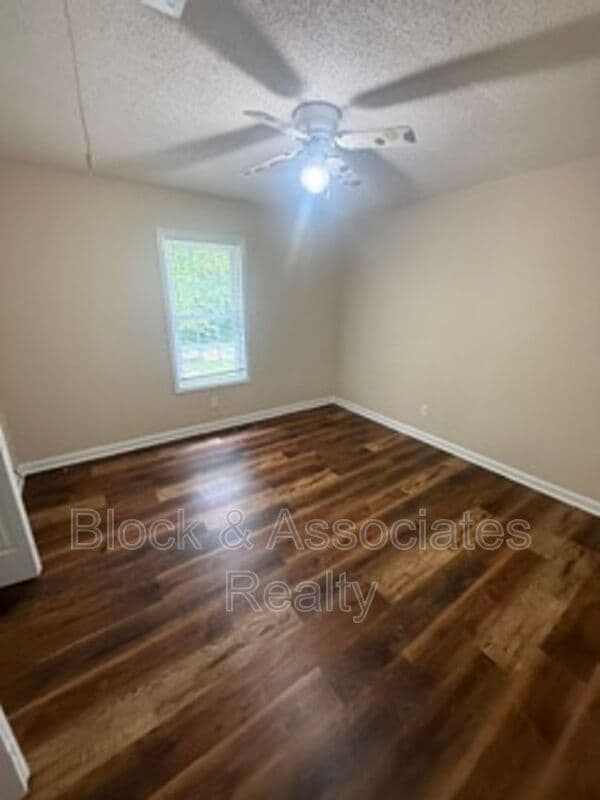 Photo - 724 Breeze Hill Rd
