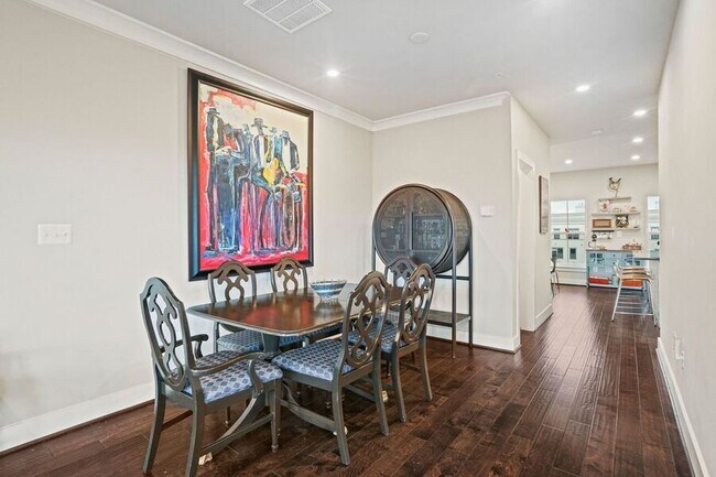 Photo - 820 Fern Pl NW